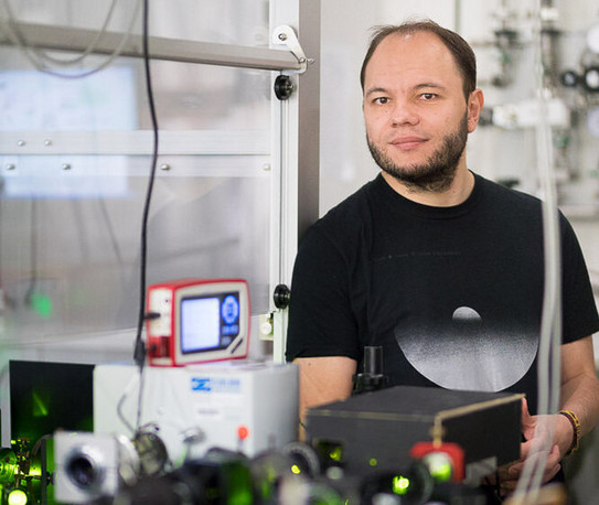 Marc Aßmann in the lab