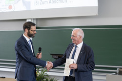Prof. Kevin Kröninger and Prof. Helmut Dosch Kevin Kröninger presenting the certificate to Helmut Dosch