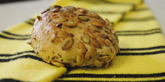 Brötchen und Borussia Brötchen auf einem Fanschal